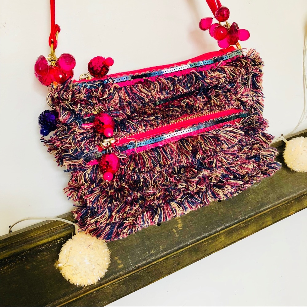 Shoulder purse embellished